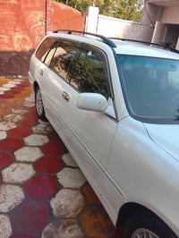 للبيع تويوتا كراون ادوات موديل ٢٠٠١ دكمتين جلد استيشن محرك D4 الچبير ب...