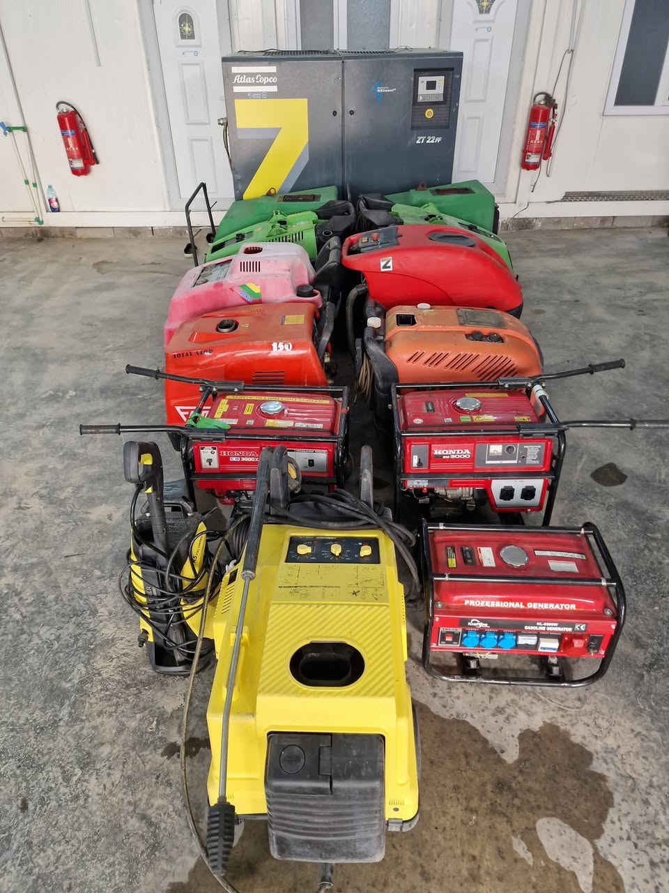 السلام عليكم
وصول شحنه جديدة من جميع احجام الكمبرسرات و موادات و المجففات هوى من شركة أطلس
وارد اوربي 🇪🇺
العنوان: النجف الاشرف منطقة البوحداري
الاتصال:  *********** Whatsapp
