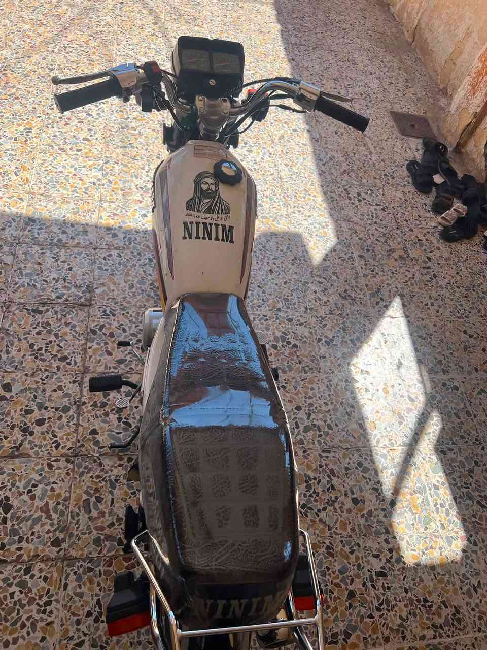 سلام عليكم دراجهً اربعً كير البيع موديل ٢٧ دراجه نضيفه خير من الله صاله شهر من طالعه 
كوت (***********) السعر ع تصال
