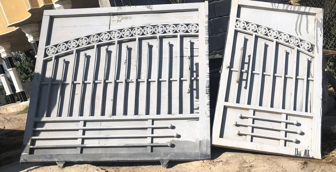 للبيع
مولد سعر ٦٠٠ 
باب سعر ٢٧٠ 
وبيه مجال ع خاص 
صقلاويه 
*********** للاستفسار
