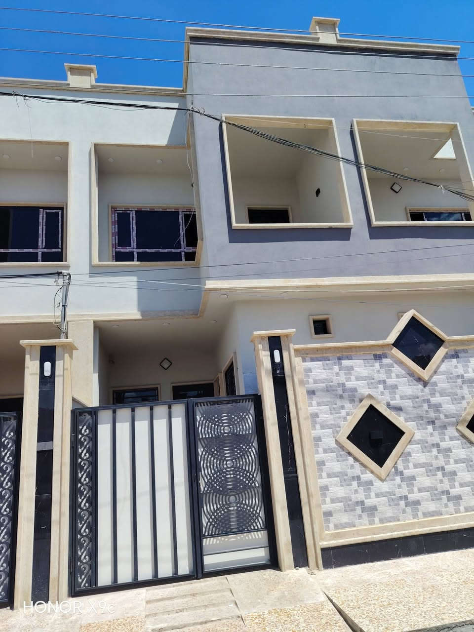 🏡🔥 للبيع... داران مميزتان في حي كركوكلي 🔥🏡
📍 الموقع: حي كركوكلي، قريب جدًا من الشارع العام وجامع طه. 📐 مساحة كل دار: 100 متر مربع. 🏠 البناء: طابقان. 📏 الواجهة: 5 × 20 متر.
🔹 تفاصيل كل دار: ✅ الطابق الأرضي:
غرفة نوم
هول
استقبال
مطبخ
صحيات داخلية وخارجية
✅ الطابق الثاني:
غرفتان نوم
هول
صحيات
🎥 مواصفات إضافية:
نظام كاميرات مراقبة
غسالة
إنترنت
ستلايت
💰 السعر: 115 مليون دينار لكل دار 📌 يوجد مجال بسيط للتفاوض
📞 للتواصل والاستفسار: *********** ***********
📍 زورونا في مكتب تاج الملوك حي البكر – سايدين الكنيسة – مقابل أزياء الأصدقاء
🏘️ عندك عقار للبيع أو للإيجار؟ تواصل ويانا، ونوفر لك خدمة تسويق احترافية.
👑 تاج الملوك... عنوان الثقة 👑

