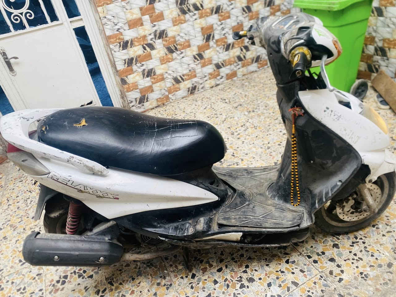 دراجه سكنس نثيه لبيع بيها خيط تبخير يعني شهرين اكثر يله دكوم السعر 300  المكان بغداد مدينه الصدر الرقم ***********
