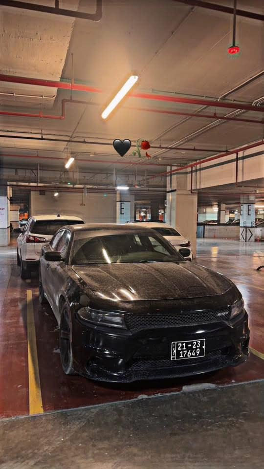 دۆج چارجەر 2017
براوەی دوبەی 
بێ بۆیاخ 
مواسەفات عادی
6پستۆن 
چوار تایەی لۆک 
دو پەلەی بچوک قەلەم کاری 
باقیدی شوختی پێوە نیە 

گێرو مەکینە بەشەرتی سەد فیتەر 
تەقەو رەقە بەشەرت 

مالەکە زۆر جوانو نمونەیە
نرخی ٧٩ گەلاو معامەلەکی کەم
بۆ زانیاری زیاتتر پەیوەندی بکە
***********
***********
