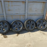 للبيع تخم ويل كب النترا وتايراته جدد حجم 205/55/16/ السعر 350 وبيهن مج...