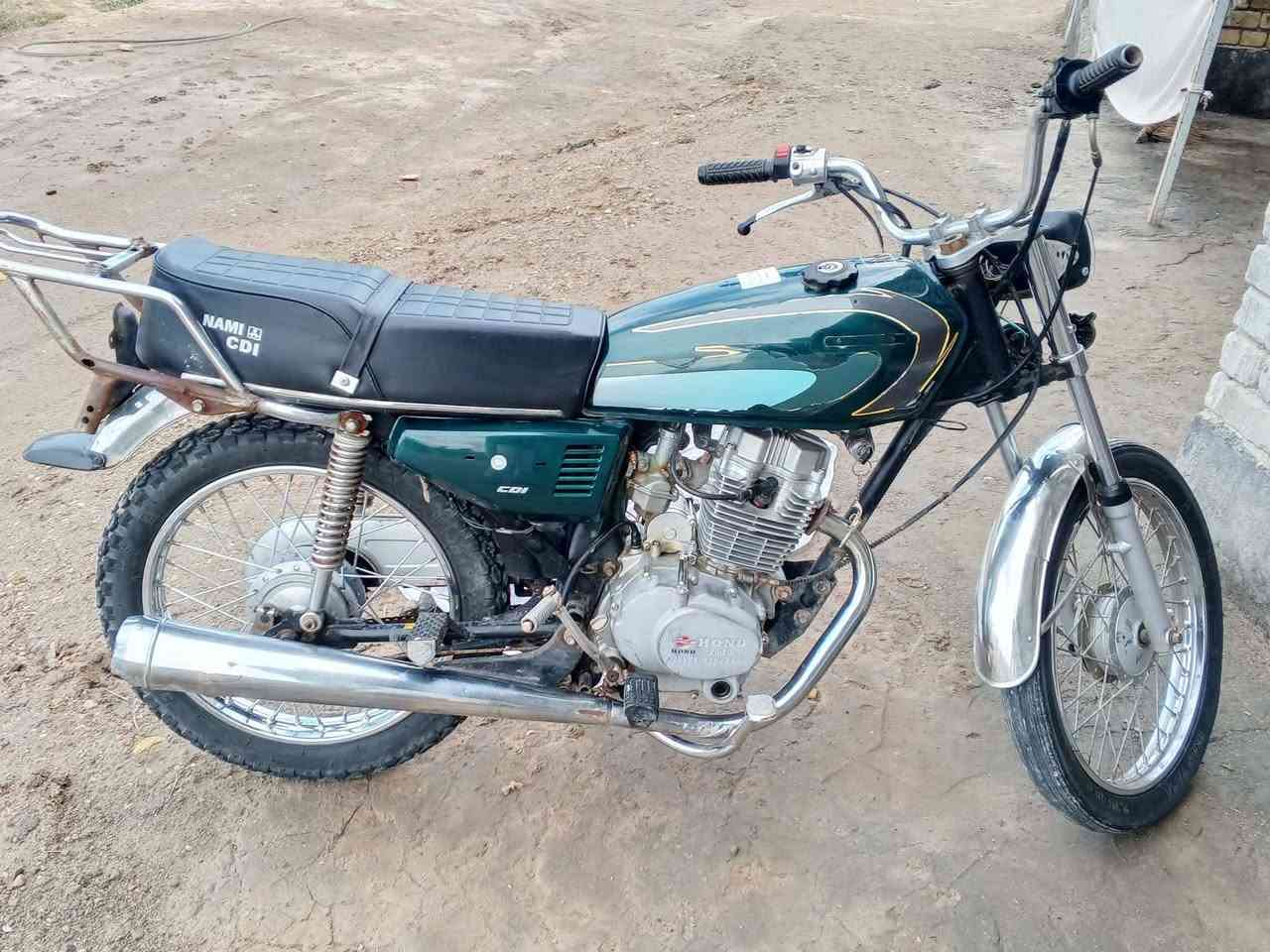 للبيع دراجة خمسة كير 
هوندا ياباني 
شاصي ومكينة 2010
تعمير جديد
الدراجة من زمان عندي رقم اسود و ما اندل راعيها

550 وبيها مجال للشراي 
كوت حي الحكيم الثانية 
قرب سيطرة العمارة 
للاستفار ***********
