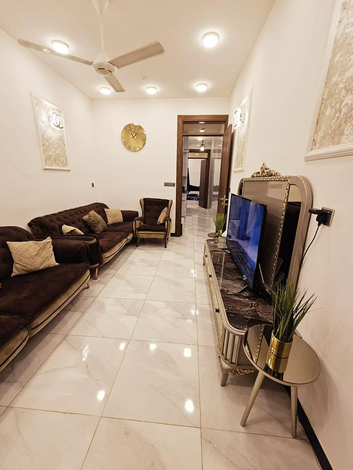 مكتب الزبيدي للعقار 🏠🏠
📍للبيع في الصليخ موقع راقي جدا 
المساحة 50 متر 🏗
الواجهة 3.35والنزال 15 
الطابق الارضي صالة ومطبخ وغرفة نوم وخدمات ومنور 
الطابق الاول غرفتين نوم وخدمات 
الطابق الثاني غرفة نوم وبيتونة وسطح 
عرض الشارع 10 متر💯💯
للاستفسار اكثر يرجى مراجعة مكتب الزبيدي للعقار أو الاتصال على: 
***********📞📞
