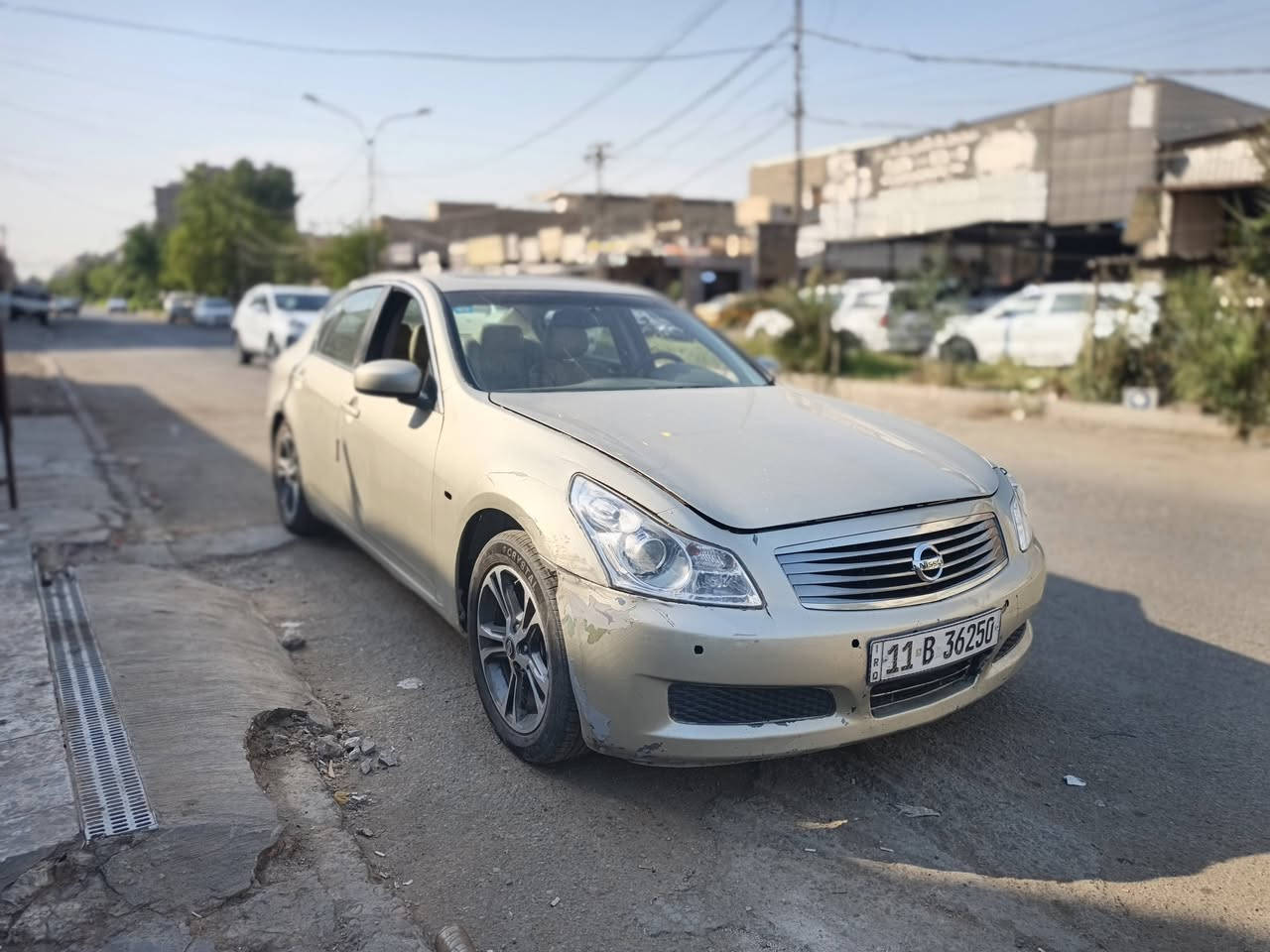 السلام عليكم انفنتي  G35 للبيع
موديل /2008
السيارة فول مواصفات 1/1 
بصمه تشغيل وابواب وصندوق 
شاشه  +كامرة خلفية +حساسات
كشنات جلد  وخزن ميموري +تدفئه كشنات 
فتحت سقف +تحكم ستيرن+شفتات رياضي
سيستم صوت+داخل لون بيجي
___________________________________
بيها فقط طه بل جاملخ أيمن +مصبوغه عام 

السعر 65 وبيها مجال بسيط 
مكاني بغداد
او الاتصال عالرقم / ***********
