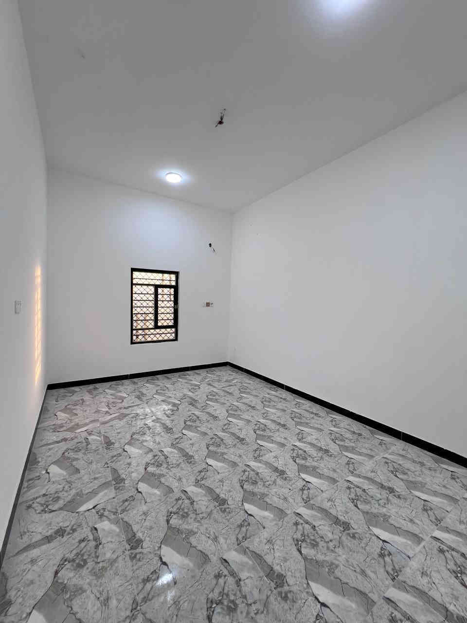 دار سكن #للبيع 🏠
المساحة :: 120م
طابو صرف زراعي المالك عراقي 🇮🇶
#السعر:: 67 مليون قابل للتفاوض
#يحتوي:: غرفتين منام وصالة واسعة ودرج دائري
وصحيات داخلية وخارجية وطارمة واستقبال ومطبخ
•••••••••
#الخدمات:: ماء كهرباء شارع تبليط 10م نت ضوئي
منطقة سكنية يبعد عن طريق ابو گوصرة 50م
••••••••
ابي الخصيب - ابو كوصرة - قرب سنتر طه
••••••••
البيت فارغ وجاهز للمشتري ان شاء الله 🤝 
••••••••
#للأستفسار ::: المرسلة على ***********
