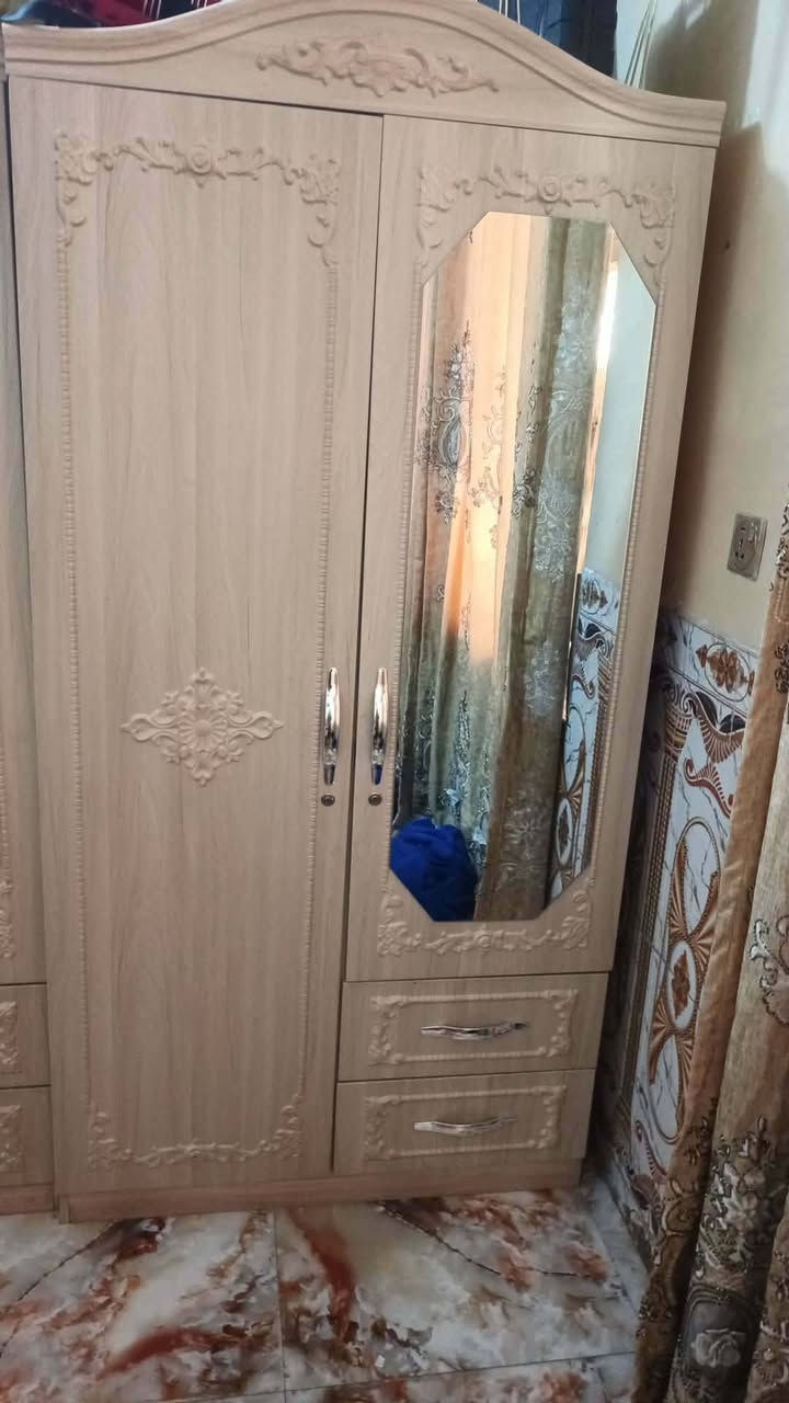 جرابي2
ميز تواليت
كنتور ابو طلاكتين 
الرقم ***********
العنوان الشعلة قطاع الأول 
السعر 250 وبيهن مجال
