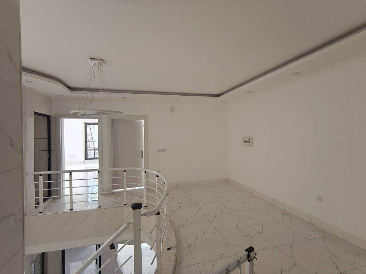 كود اعلان 9/20
منزل للبيع في أربيل منطقة خمسه حصاروك 150م ع شارع 12 قرب ماجدي مول وشارع كورنيش
يتكون:-
4غرف
أستقبال
صالة
مطبخ
مجموعة صحيات
للتواصل 📞
***********
***********
***********
**************
في حال لم يتوافق العقار مع رغبتكم او لم يكن بقدر امكانيتكم زوروا موقعنا على تلكرام للتصفح على اكثر عدد من العقارات المتوفرة 
https://t.me/muhemenalkhalid أربيل, العراق
