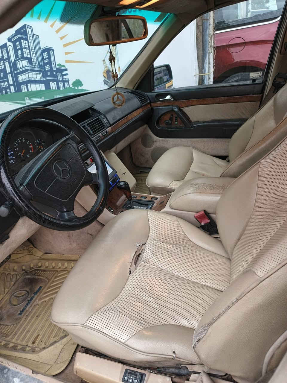 محرك 3000 vvt
موديل ١٩٩٣ 
حجم 320 باب طويل 
تبريد شغال 
مري جانبيه كهرباء
كهربائيات شغاله الكيلو متر والرون 
وكيج بانزين وكيج حماوه
كيج دهن ساعه كلها شغاله مابيها نقص
لايت عالي منظومة زنون 
شاشه أندرويد كامرا خلفيه HD
دبل جام
صدر أمامي خلفي 
غرفتها جديده داخل جلد
فتحه سقف طكتين
خمسة ويل كب
كشنات كهرباء
السعر 58
تجي وتشوف أحلى من الصور 
العنوان بغداد حي الجهاد
هاتف ***********

