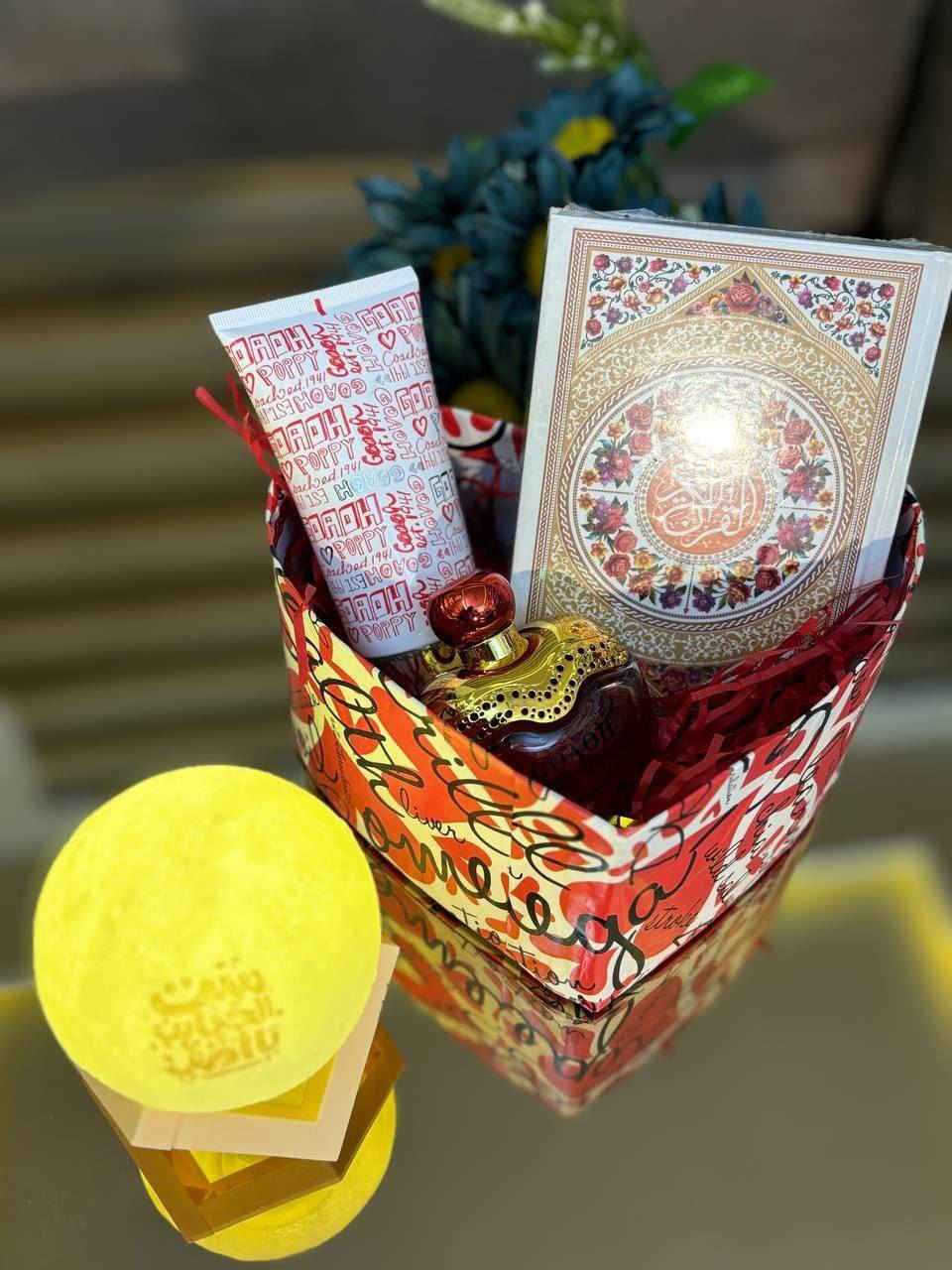 🎁 هدية مميزة ✨
لأحن قلب وأغلى إنسانة، بوكس هدية فاخر يعبر عن حبك وامتنانك!

محتويات البوكس:
✨قران ملون 
✨ قمر ضوئي فيه كلمة "ست الحبايب يا امي 
✨ عطر  (GOAOH) 
✨لوشن جسم نفس ماركه الغطر 
✨ بوكس كامل مع التغليف ومع كارت معايدة حسب الطلب

⭐️ لأنها تستحق كل الحب... خلي هديتك تحكي عنها!

💰 السعر: 35 ألف
والتوصيـــــــــل مجانــــــــــــــــــــــي لكل محافظات العراق

للطلب والاستفسار، تواصل معنا الآن 📲

***********
@samafashion9
