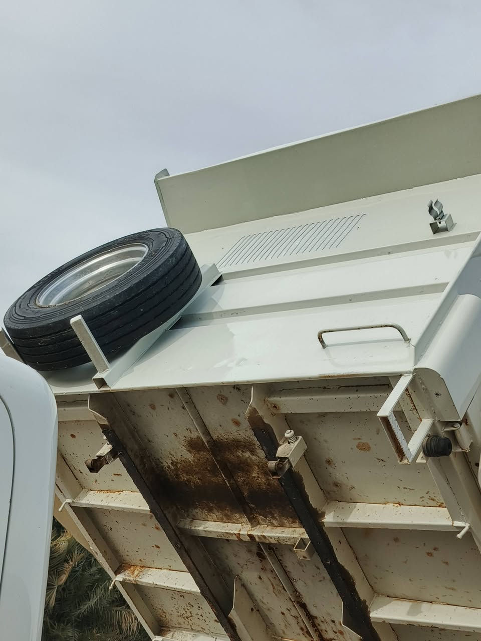 السلام عليكم كنتر هونداي موديل 16 مقفوله كفاله عامه جير ومحرك واكسن وشاصي ماكينه 4000م الهاف رقم بغداد تحويل ثاني يوم تخم تاير مكان السياره حل اجبله***********
