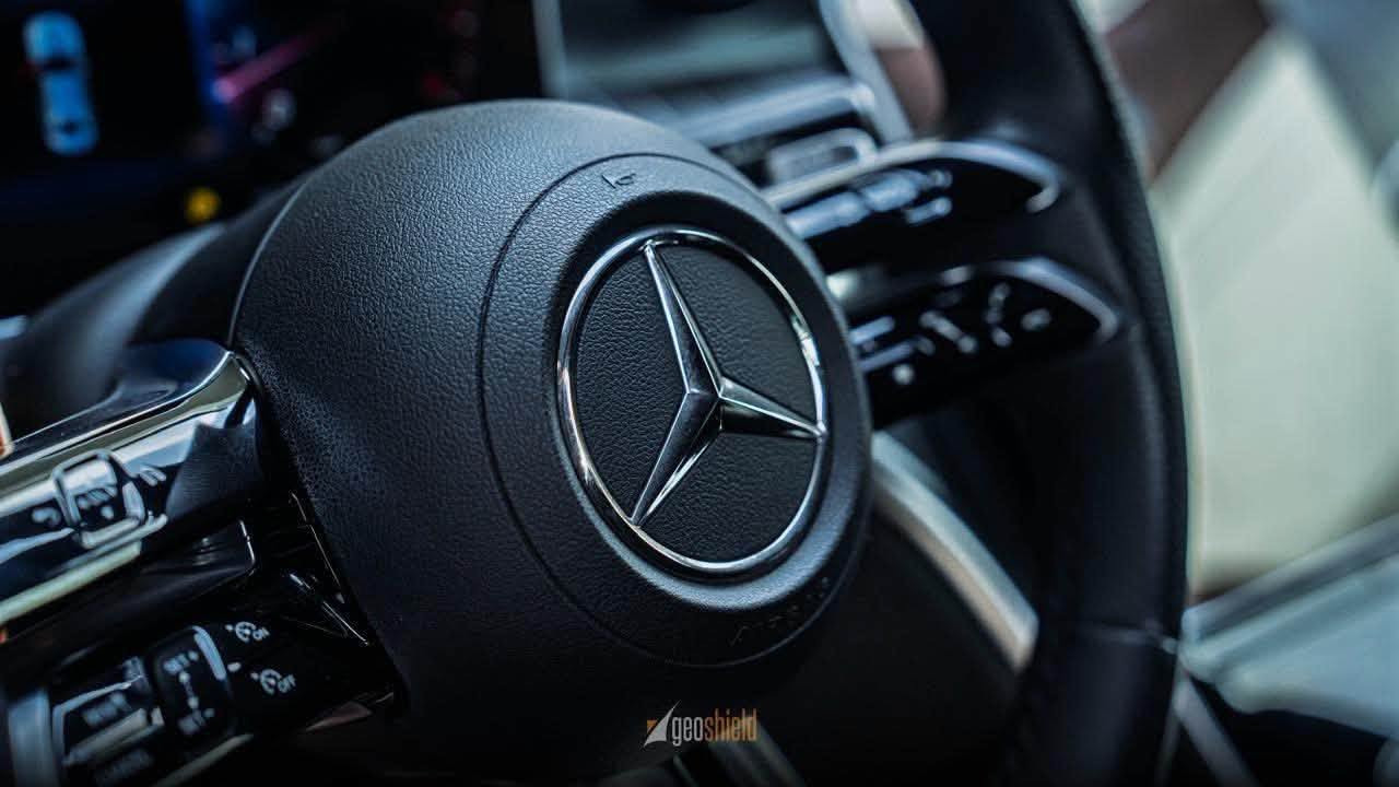 للبيع  سي كلاس (C300 2023 ). . (AMG)

-مغلفه ppf. مات بالكامل 

-بنوراما

-كامرات 360

-اوتو بارك

-حساس360

-ويل اصلي19

-جنطه كهرباء

-كشنات تدفئة وتبريد وداينمك

-رادار امامي+ جانبي + خلفي

-نقطه عمياء

-كشنات امامي خلفي كهرباء

ماشيه: 38  الف ميل 

-صفر. مسج

(السيارة حادثةجاملغ خلفي باب وره سايق  بدون ايرباك).   مغلفه ppf  بلكامل. تضليل بيه سنويةً.  سيرفس. كامل بالوكالة السيارة جديدة جدا

رقم صاحب سيارة ***********
