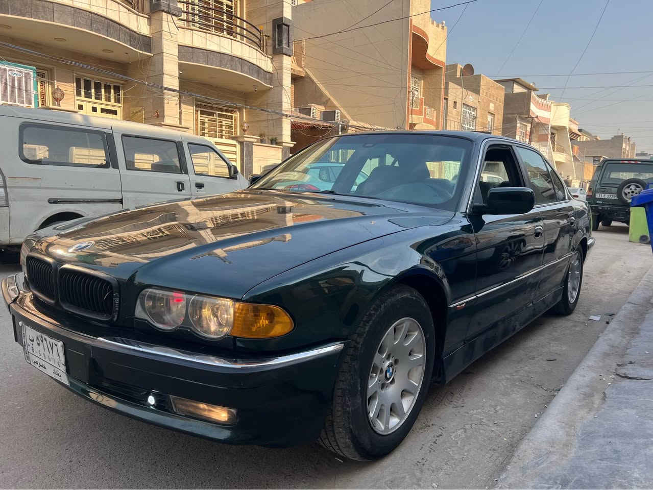 Bmw خفاش ١٩٩٦
٨ سلندر اصل ٧٣٥ باب قصير 
سلايد روف صندوق شفط كير ومحرك لوك مكفولات 
صدر امامي خلفي جديد سنتر لوك مكفوله من الحادث مصبوغه اثر جراد تبريد شغال ترايها كلش حلو 
مكانه بغداد الغدير السعر ٧٣ وبيها مجال للاستفسار 
*********** بغداد, العراق
