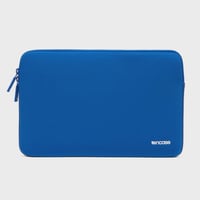 حافظة لابتوب Incase Neoprene Classic بتصميم أزرق أنيق ومصنوعة من مواد ...