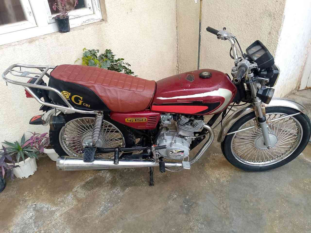 ماطور 4 كير
موديل 20 محرك بي تبخير 

بس شرط كلة شغال هندر واحد 

تايرات زوج جدد لايت اشاير كلها شغالة 

السعر 350 

مكاني تكريت 
***********
