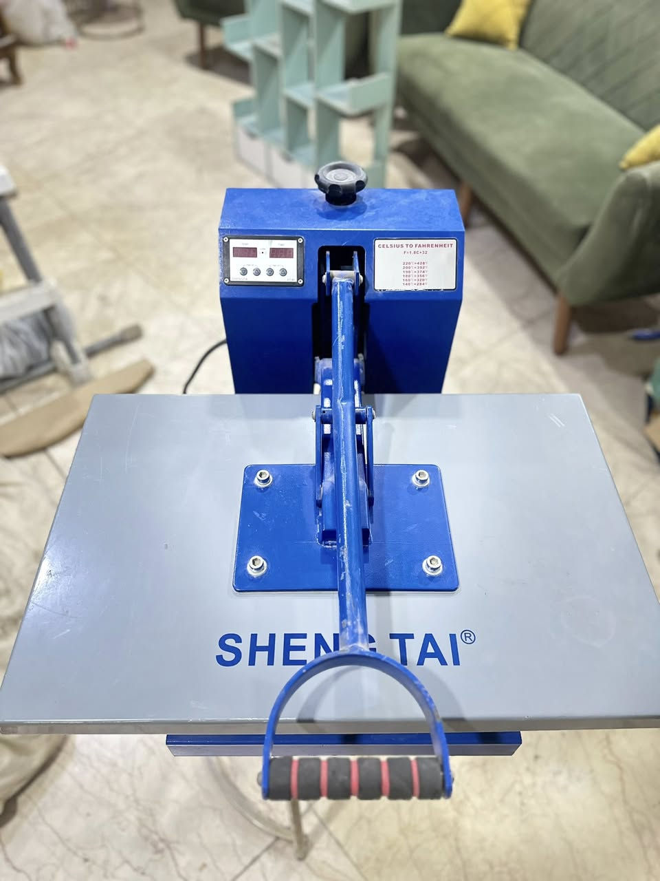 السلام عليكم
للبيع مكبس حراري SHENGTAI أصلي
مستعمل نظيف 

✅ تحكم دقيق بالحرارة والتايمر
✅ مناسب لطباعة التيشيرتات – الأقمشة
✅ ضغط قوي ومتساوي
✅ جاهز للعمل فوراً

💰 السعر: 250 الف 
📍 الموقع: بغداد
📞 *********** للجادين فقط

سبب البيع: عدم التفرغ

اللي يريده مشروع صغير مربح هذا أفضل خيار للبداية 👌
