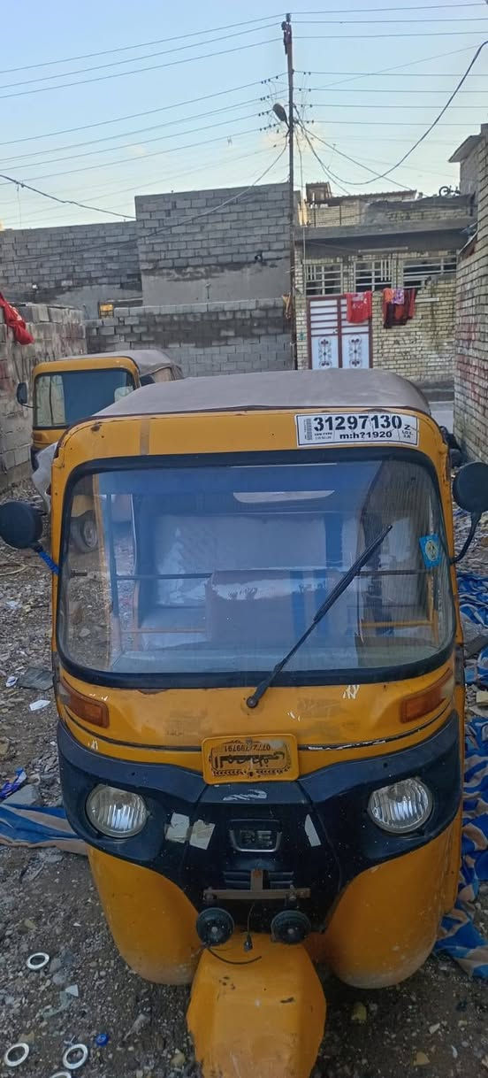 تكتك 19 معمرة تعمير جديد 
مكينة مجفتة تجفيت عام 
بيه لغد معمر ومصبوغ 
معاملة رقم كاملة باقي بس  على استلام حتى هزة داخلة 
السعر 5 ونص 
مكاني مدينة الصدر 
***********
