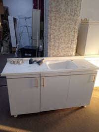 كاونتر للبيع نظيف نظيف جدا الاتصال على الرقم 07724416939 07517671500