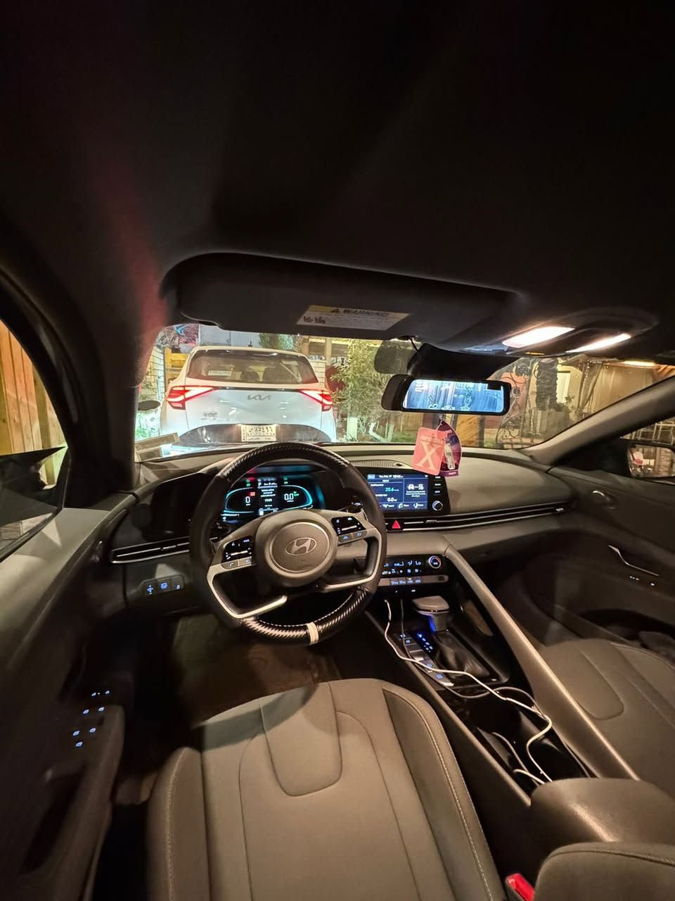 سلام عليكم 
النترا هايبرد 2025 hybrid blue كلين كلين كلين 
🛑 كفاله عامه 🛑 
بدون غرق ولا حالوب ولا حادث ولا تخريب 
ولا صبغ ولا تبديل السيارها كلها بلاديه و بدون اي مشكله 
 🛑السياره كلها كبس شركه🛑
ماشيه 7 الف mi
بانزينها كله محسن 
و اديرلها زيت موتل NGEN خاص للهايبرد 
اللتر مالته 20 الف 
و فلتر زيت امز اويل ب 18 الف
السياره مهتم بيها للاخير ماخذها الي مال جناي 
بيها رادار تحديد مسار و رادار توقف و نقط عمياء 
و توقف خلفي و اوتو هولد ومناخ منفصل بصمه
تشغيل عن بعد درايف مود 
رقم بغداد باسمي 
مكانها بغداد 
السعر : 183$
هاتف : ***********
