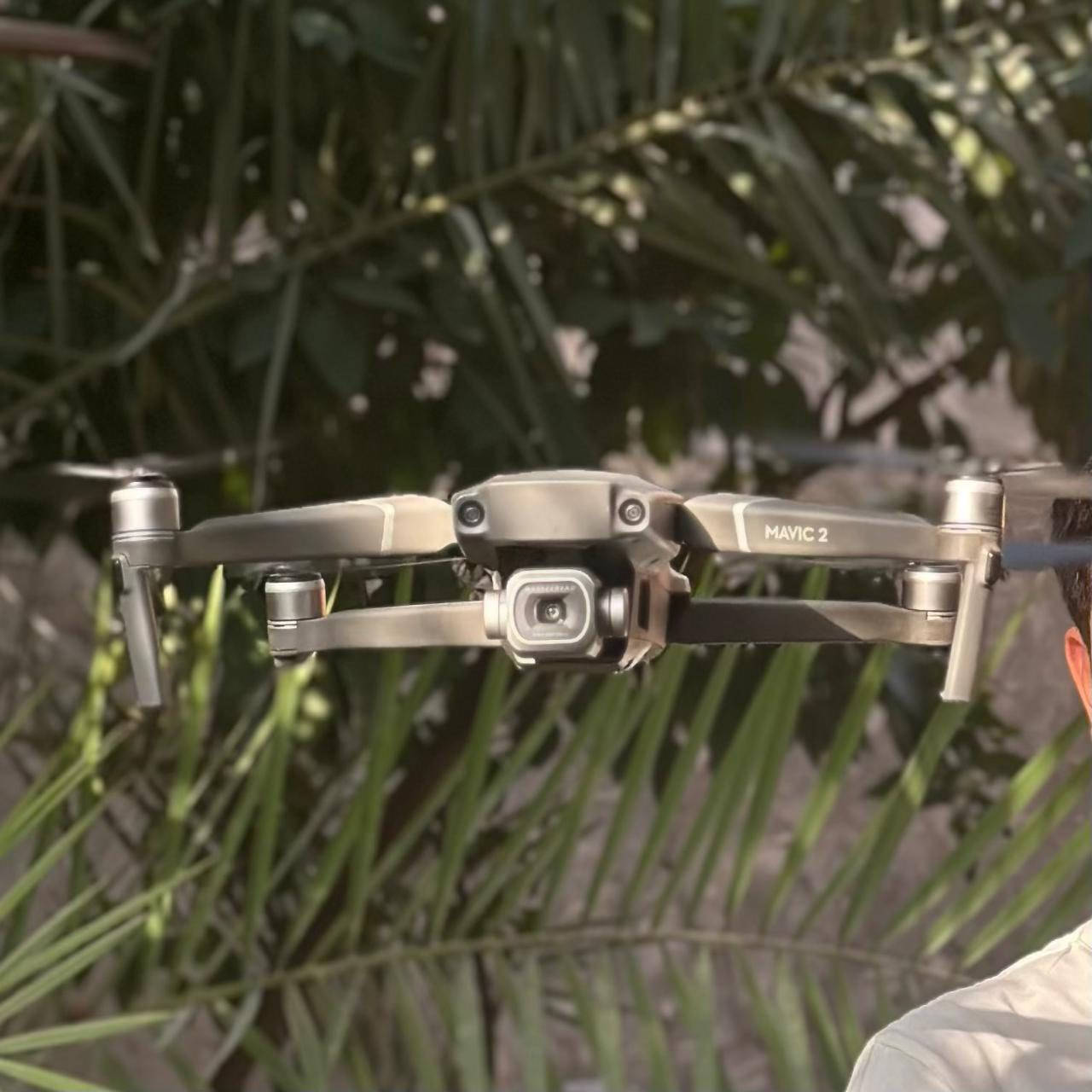 Dji mavic 2 pro 
سنكل 
وياها جنطه مدرعه 
وشاحنه 
وزوج مراوح 
العنوان بغداد 
الرقم:***********

