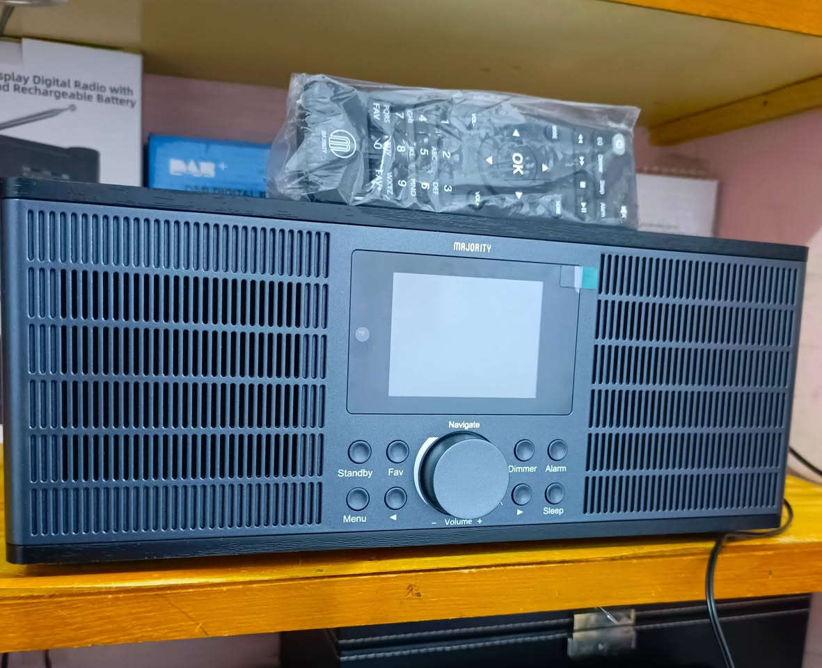 راديو انترنت واي فاي
شاشه ملونه
بلوتوث 👉
منفذ اواكس 👉فلاش يشغل صوتي 👉
موجه DAB Plus
طقس 🌡️
منبه وساعة 
ستيريو مضخم صوت قوي جدا
ريموت تحكم 🎚️
محوله خارجيه ١٢ فولت
لوك جديد كارتون مامفتوح شرط يوصلك
كامل ملحقات كارتون ومحوله وريموت وكتالوك
اي استفسار بعد تعليق يوصلك السعر وبالخدمة 🌹


**إذا كنت صاحب هذا الإعلان وتريد حذفه لأي سبب، رجاءا أرسل رسالة إلى الدعم الفني**