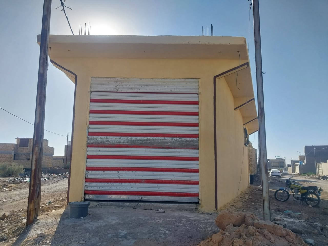 قاعه مخططه مشتمل م ١٠٠م
عل ٣شوارع ركن 
كوت الجديده جمعيه العمال 
***********
