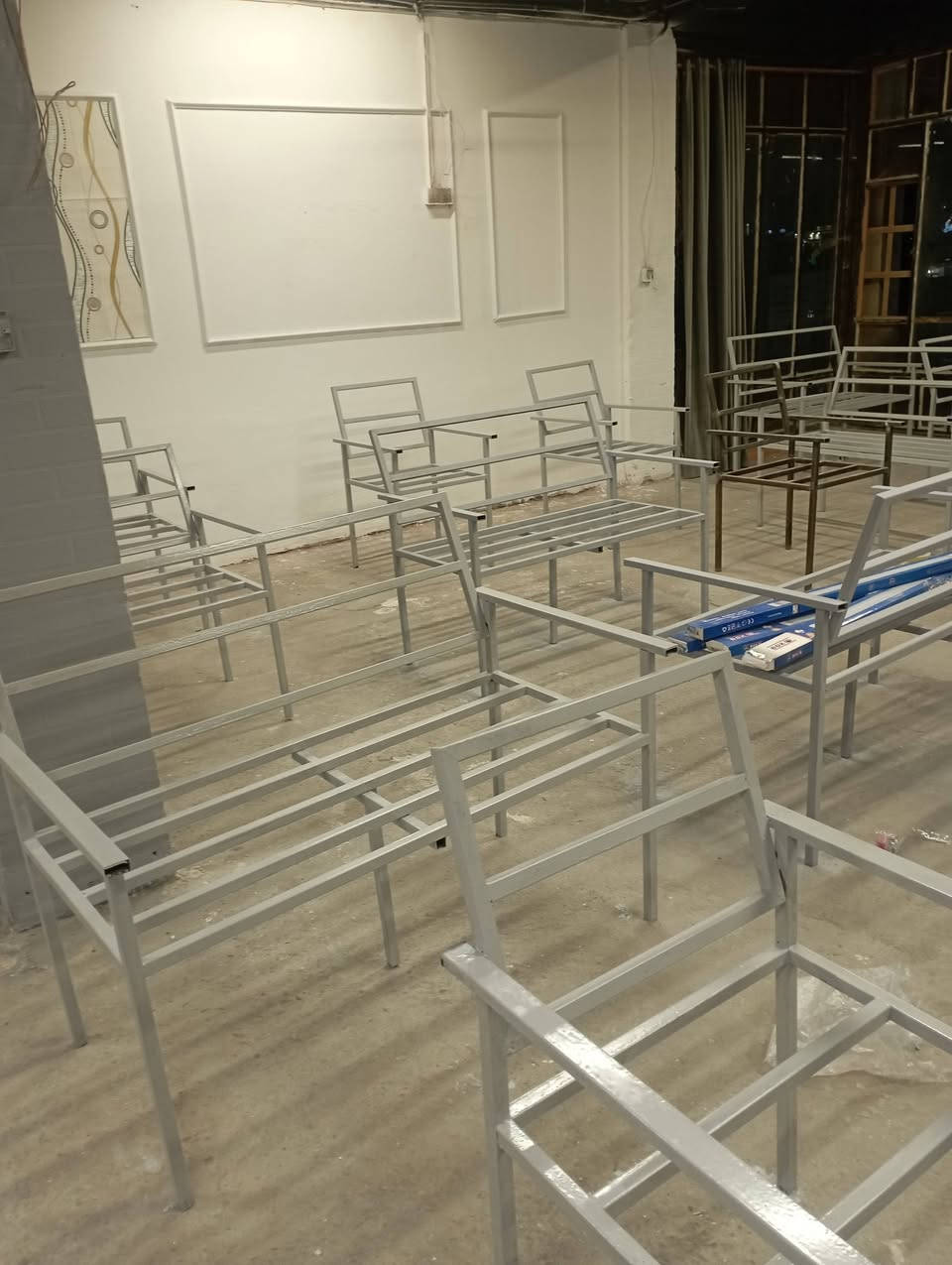 #حداد_متنقل_داخل_((#البصره))
تصليح كافة البيبان والكرفانات
عمل سقيفه 
عمل اسيجه جينكو
لحيم كافه البيبان التعبانه و ترتيبها
صبغ 
كافة انواع الحداده اسعارنه مناسبه جداا 
بس اتصل وتدلل لباب البيت نوصلك 
*********** اتصال او  واتساب
