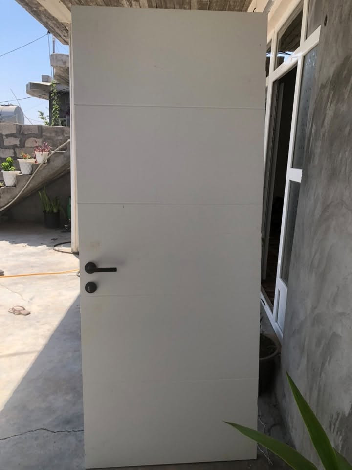 السلام العلیکم ٥ دانە لەم دەرگا جوانەمان هەیە زۆر پاک وبێ شوختە زۆر کەم بەکار هاتووە وەک تازە وایە 
چوار چێوەو و کەپی خۆی لەگەلە 
قیاسی 
بەرزی ٢١٤
پانی ٨٦
گەر خوازیاری پەیوەندی بکە بە نرخێکی گونجاو بەردەستە
***********
***********
