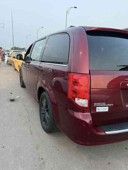 السلام عليكم للبيع دوج كرفان SXT2019 رقم بغداد بيبان كهرباء كشن جلد تشغيل عن بعد حاليا سياره ماشيه 80 الف اخوان سياره خير من الله باسمي تحويل مباشر مكينه كير صدر ايرباك لغواد شواصي مكفول حادث فقط الي بل الصور  بدون ايرباك مثل مموضح بالصوره  لاكن مصبوغه اجزاء الي عارضه الكم الصفحه بدون تبديل 
العنوان بغداد مدينة الصدر الاروفلي 
للاستفسار ***********

السعر 170 ورقه وبيه مجال
