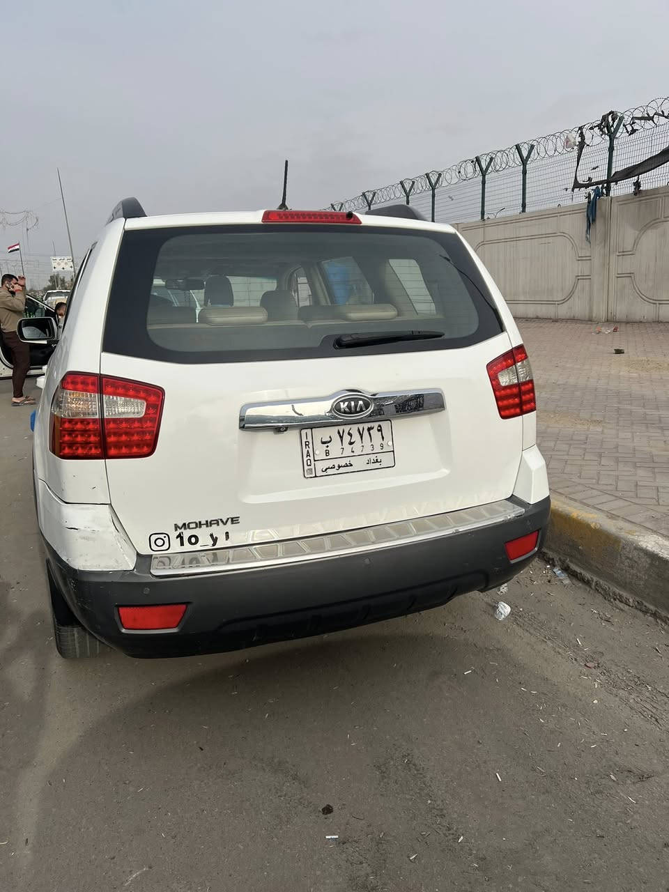 السلام عليكم مهافي 2012 خليجي اي حادث مبيها بس باب السائق صبغ بدون حادث محرك كهربائيات شغالات صدر حداديه جديده معروضه ب 143 وبيها مجال قليل المكان الشعب ***********
