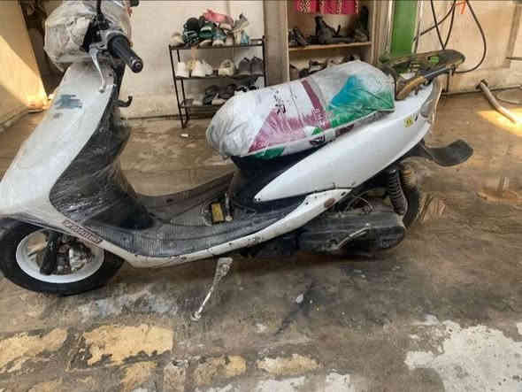 السلام عليكم ورحمة الله وبركاته عندي دراجة 60البيع كوم حديد ***********
