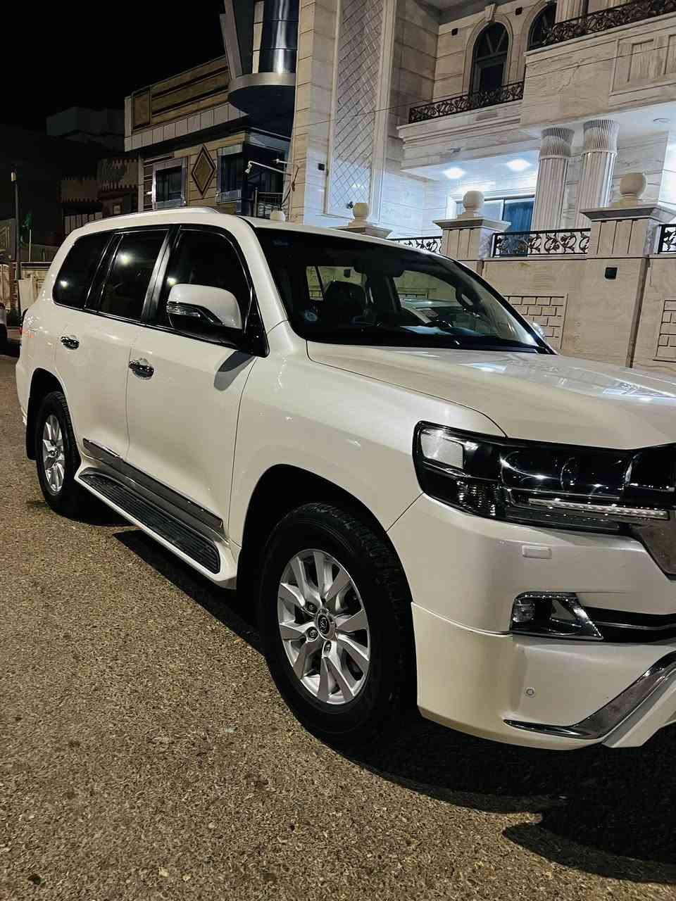 سلام عليكم لاندكروزر 2018 رقم بغداد عداد المشي 93 الف حقيقي وايتديشن مكفوله من الصبغ والبارد بسمي شرط التحويل سياره كير ومحرك والداخل والبدي الخارجي جديده بمعنى الكلمه مال جناي السعر 540 وبيهه مجال قليل الاتصال *********** او ***********
