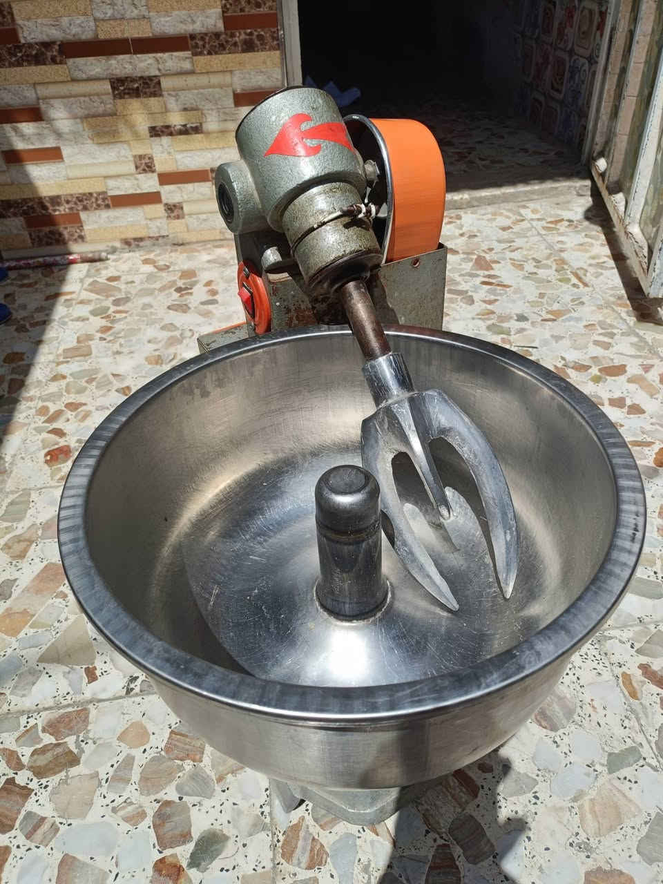 اغراض مستعملة للبيع فتاحة عجين سعر 400 بيها مجال العجانة سعرها 125 بي مجال والطباخ سعر 50 وبي مجال بغداد مدينة صدر 
 الرقم ***********
