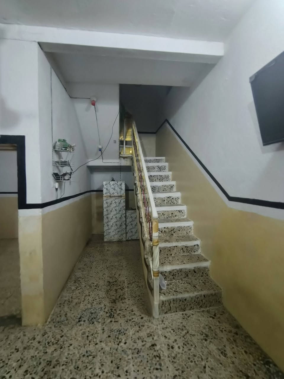 بيت للبيع بمنطقة الرُضوية 5، قريب من مدرسة البطولة،
🏠 تفاصيل البيت:

- المساحة: 170 متر

- يحتوي على: غرفتين نوم، صالة ، مطبخ نظيف، ساحة واسعة، مضيف ، وحمام 
-بنيانة بلوك. وسكف عكاده
- البيت نظيف وجاهز للسكن، 

📲 للاستفسار  على واتساب:  2871 143 0787


**إذا كنت صاحب هذا الإعلان وتريد حذفه لأي سبب، رجاءا أرسل رسالة إلى الدعم الفني**