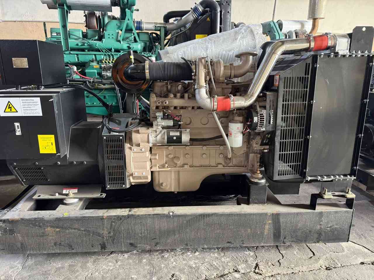 السلام عليكم 
مولد كمنز 102 /12 ولف 
150 kv
مولد زيرو صفر ما مشتغل 
مجدد بالكامل
للأستفسار/***********
ابو محمد الاعرجي
