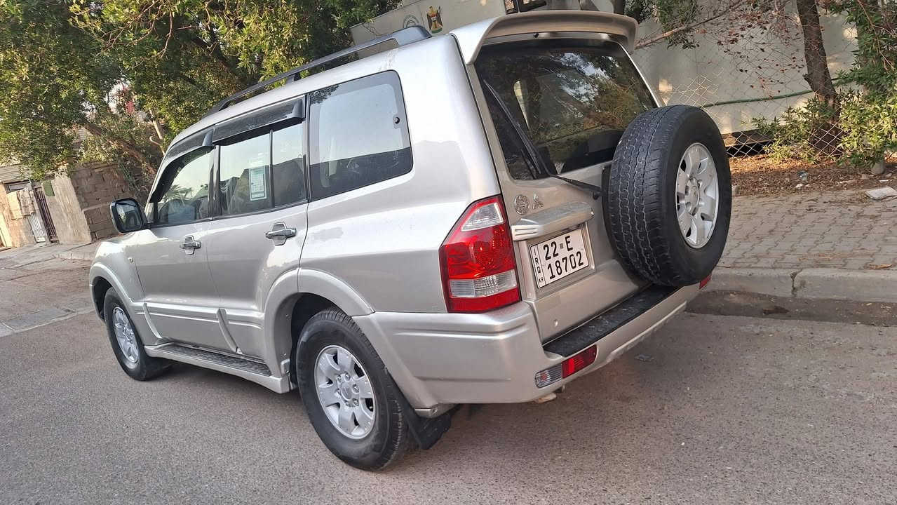 باجيرو 2005، خالية من الحوادث والصبغ، قطعت مسافة 210 آلاف كيلومتر.
(السعر 99  $) قابل للتفاوض بحدود بسيط : ***********.
المحرك سعة 3000 سي سي بحالة ممتازة.
ناقل الحركة ممتاز، ونظام الدفع الرباعي يعمل بكفاءة.
نظام التكييف ثلاثي المناطق، وكفاءة تبريد هذا الموديل معروفة.
الأنظمة الكهربائية تعمل بشكل ممتاز.
الفرش الداخلي من الجلد.
التطعيمات الداخلية من الخشب.
المرايا الجانبية كهربائية.
تتسع لسبعة ركاب.
عملية نقل الملكية تتم مباشرة باسم المشتري. الموقع: بغداد الجديدة.
نظام التعليق بحالة ممتازة.
سيتم تزويد المشتري بقطع غيار أصلية للصدر الأمامي والخلفي.
بالإضافة إلى مشط مقود كهدية للمشتري. بالتوفيق لمن يقتنيها.
