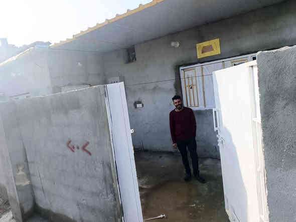 سلام عليكم اخوان بيت للبيع المساحه 100/متر مربع العنوان بل صويره خمسه دونم وره عمارت فلاح والسعر 28/مليون وبيه مجال لطيبين الاتصال على الرقم ***********
