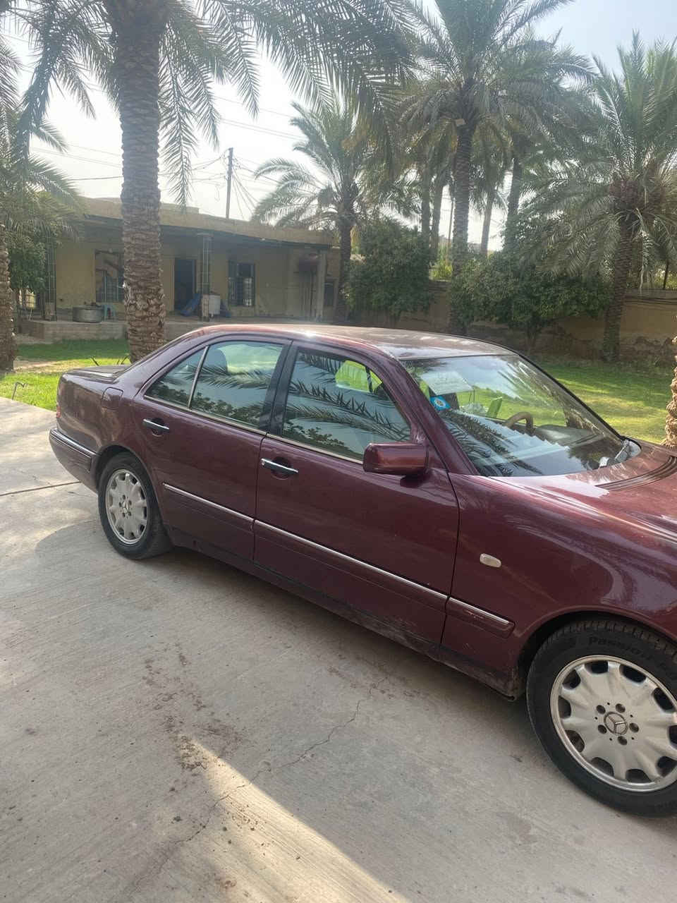 السلام عليكم من رخصة الادمن مرسيدس ام عيون للبيع موديل 1995 بسمي السيارة مكفولة من الضربة والطخة مصبوغة عام اثر جراد للجمالية لان تعرفون لونها ماروني يجرد كير محرك مكفولات بيها شلعة تخبل تخم تاير جديد مصار هواي من شديته  صدر حدادية جديدة دسكات مصار اسبوع من شديتهن اصليات غرفتها جديدة السيارة وارد افنكارد رقم بغداد باسمي سنوية وهزة مجددة لل2029 سيارة هاملها ماطلع بيها هواي سيارة تبريدها ثلج حماوة ابد مابيها صيف شتاء حماوة ثابتة ٨٥ وجوه مكينتها 320 خراطيم العدلة اصل لا تنقيص لا تبخير مكفولة داخلها لون بيجي منظومة بنزين جديدة صرفها ممتاز مابيها صرف السيارة جاهزة مناقصها برغي السعر ب87 وبيها مجال للطيبين حق الجية مكانها بغداد 
رقم الهاتف ***********
