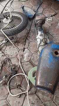 سلام عليكم غراض دراجه كامله للبيع نضاف مكينه ما مفتوحه الرقم ***********
