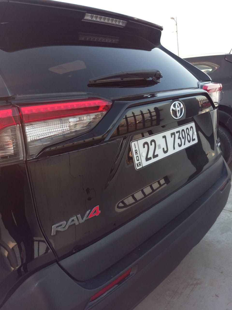 ‏السلام عليكم ورحمة الله وبركاته 
‏
‏سيارة Toyota RAV4 2021 XLE فول الفول 
‏وارد أمريكي كلين تايتل أمريكا هزه جديده
‏ بانزين فقط، بلاك ادشن من الداخل والخارج
‏مرقمه أربيل
السعر 225 وبي مجال 
‏السيارة ماشيه 154 ألف كيلو متر 
‏ ✅ بدون تبديل ✅ بدون دواخل ✅
‏فقط ضربه صغيره صبغ الباب الامامي وبارد نص اصبع من البونيد جانبا يعني كلين 
‏المواصفات 
‏
أ‏بـــواب بصمة
بصمة تشـــغـــيل 
‏شـاشـــة كبـــير لمس
‏كــــامــــيرا خلفية 
‏هـــانـــد بـــريـــك بصمة
‏اوتو هولد (𝐀𝐔𝐓𝐎 𝐇𝐎𝐋𝐃)
‏اوتو ستارات (𝐀𝐔𝐓𝐎 𝐒𝐓𝐀𝐑𝐓)
‏اوتو ستوب (𝐀𝐔𝐓𝐎 𝐒𝐓𝐎𝐏)
‏رادار امامي (تحديد مسار)
‏ادار جانبي (نقاط عمياء)
‏ادار خلفي (التحذير من الاصطدام)
‏ساسات امامي
‏ساسات جانبي 
‏‏حساسات خلفي 
‏نظام (𝐄𝐂𝐎)
‏نظام (𝐍𝐎𝐑𝐌𝐀𝐋)
‏نظام (𝐒𝐏𝐎𝐑𝐓)
‏نظام (𝐒𝐇𝐎𝐖 𝐧𝐨/𝐨𝐟𝐟) 
‏نظام (𝐌𝐔𝐃&𝐒𝐀𝐍𝐃) 
‏نظام (𝐑𝐎𝐂𝐊&𝐃𝐈𝐑𝐓)
‏‏تحكمات استيرن 
‏استيرن هيتر
‏‏كشن سائق كهربائي 
‏‏كشنات هيتر
‏كشنات تبريد
‏صندوق كهربائيّ شفط 
‏‏تـــبريـــد مـــركـــزي ـــبريـــد قطعتين 
‏لايتات 𝐋𝐄𝐃 ليد بلادي
‏بلوجكترات 𝐋𝐄𝐃 ليد بلادي
‏بكلايتات 𝐋𝐄𝐃 ليد بلادي
‏تدفئة للشباك الأمامي مانع ضباب 
‏للمرآة الجانبيتين 
‏
‏وبعد وبعد 
‏مكان السيارة بناحية القيارة 
للأستفسار على الرقم واتساب ***********
