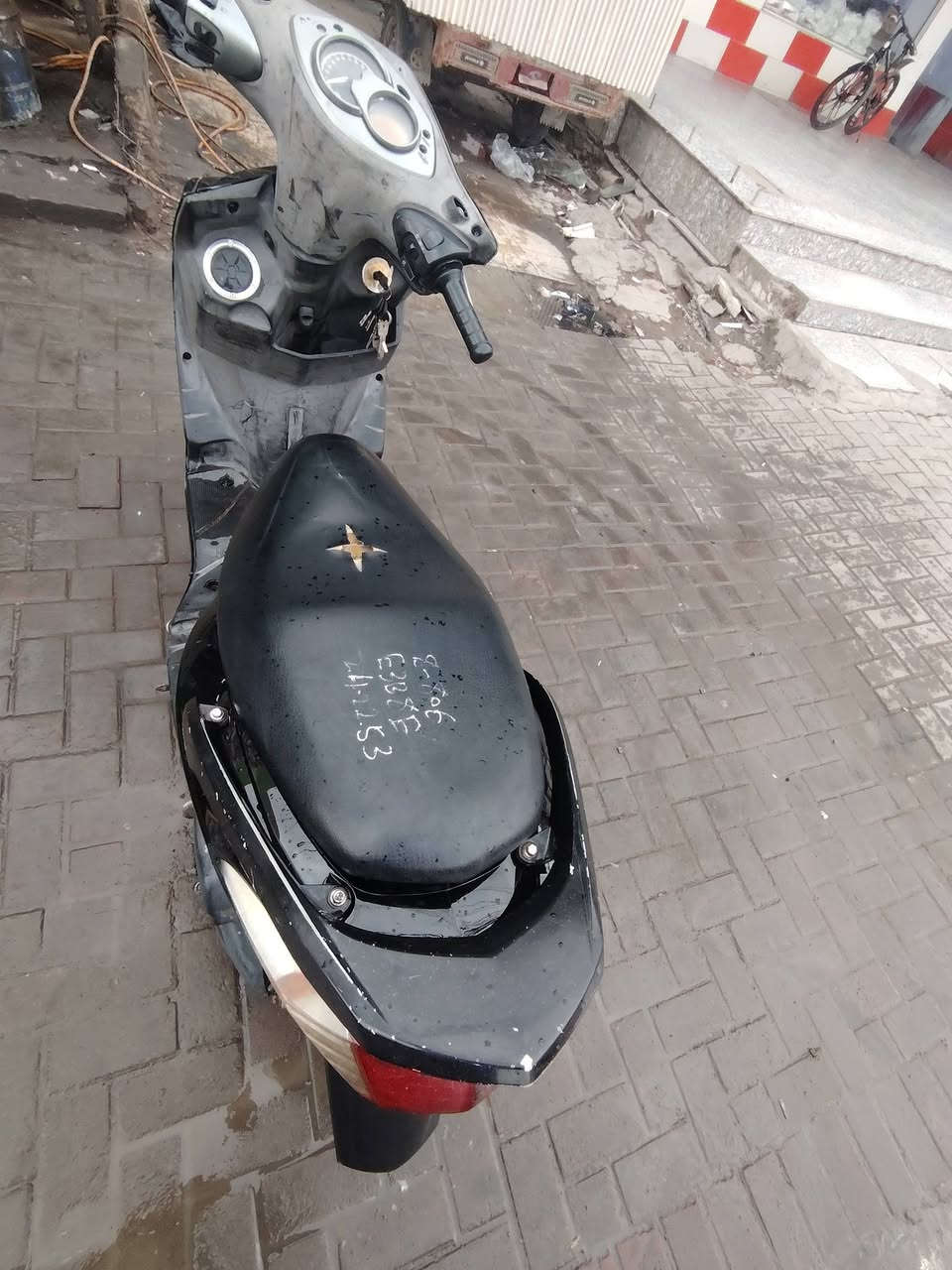 سكنس فحل كابريتر الدراجة نضافة ١٠٠٪١٠٠ مابيهة اي نقص خير من الله سعرهة ٦٠٠ وبيهة مجال بسيط العنوان الدورة خط السريع الهاتف ***********
