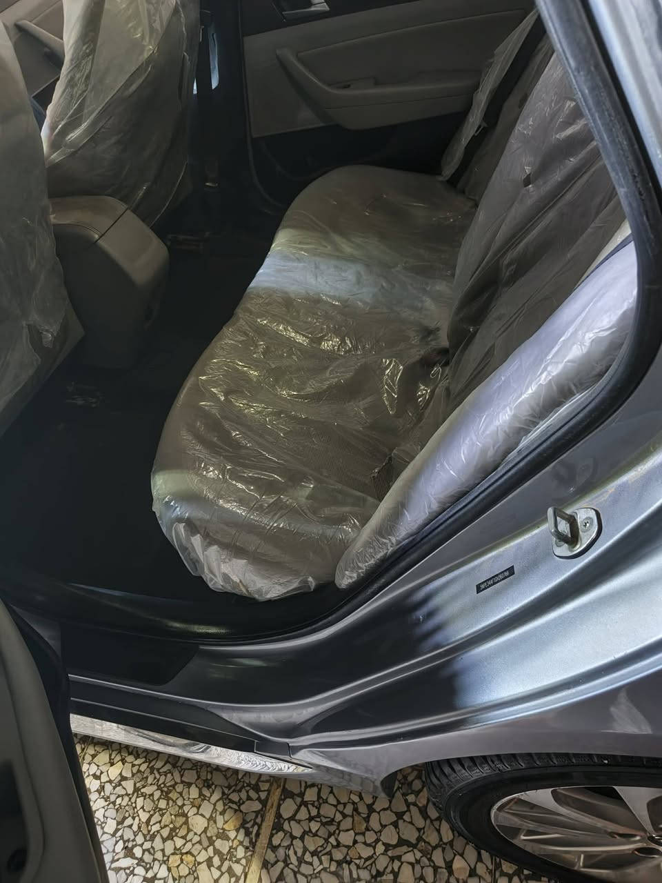 سوناتا موديل2016
تبريد ثلج 
تدفئه
شاشه كبيرة
كامره 
محرك 2400
تخم تاير جديد
أو للمراوس حسب القناعه
تفاصيل***********
