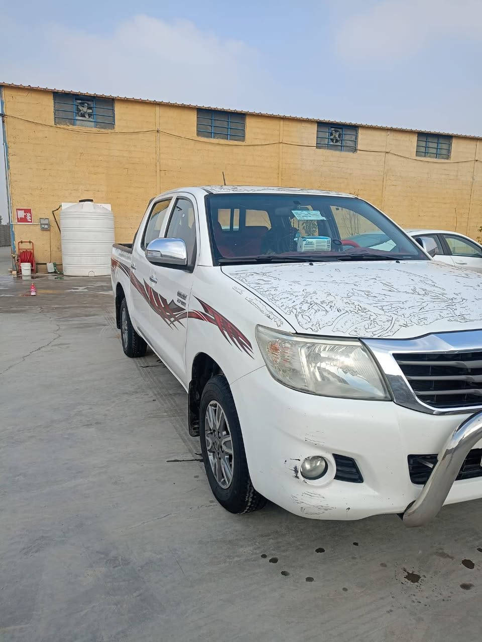 تيوتا هايلوكس 2014 كير عادي شاصي 12 مكفوله السياره باسمي  ماشيه  200الف فابلون الشركه قماره وبنيد 
صدر حداديه تخم تاير دوشمه جديد السعر 207$ مامتواجد ع الفيس بوك للاتصال 
***********
***********
