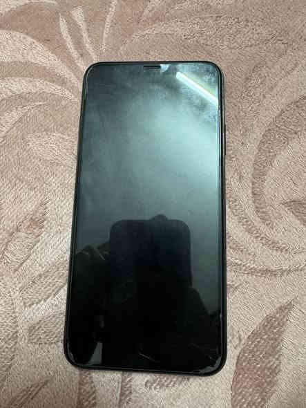 11برو ماكس 
جهاز وتربروف 
اي قطه ممبدل بي 
السعر ب325 
***********
