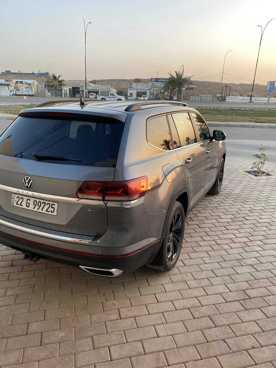فولكس واگن اطلس موديل 2023 se 
رقم اربيل بأسمي تحويل ثاني يوم 
فور ويل 6V
لون فيراني 
كشنات جلد احمر بلادي 
بدون ايرباك 
بدون دواخل 
كشن كهرباء ⚡️ 
كشنات تدفئة 
رادار امامي 
نقاط عمياء 
تحكمات ستيرن 
صندوق كهرباء 
لايت لد زنون ماطور يتحرك مع الستيرن 
ماشية 54 الف كيلو متر 
خمس وضعيات قيادة 
تبريد ثلاث قطع 
بردات خلفيه 
7 راكب 
السيارة حادثها فقط دعامية الامامية وبارد بالجاملغ 
الامامي يسار 
هنا بالعراق صار بيها pdr بالجاملغ الخلفي جوة قبق البانزين رقم شاصي مرفق بالصور 
السعر 29 الف وبيها مجال 
مكانها الانبار الرمادي 
للاستفسار ***********
