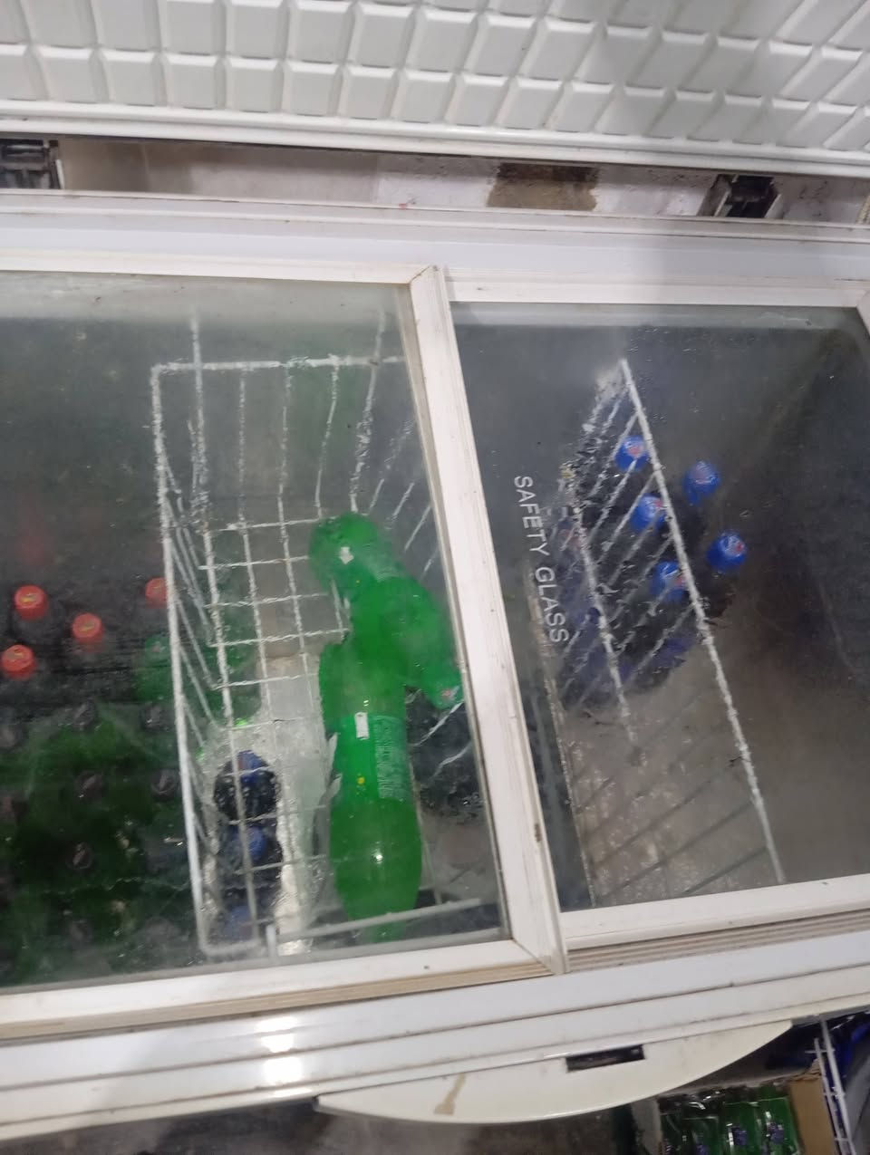 عرضات ثنين نضيفات بس وحده شويه مبيه تزليغ بس كلهن شغالات بور هوا وتجميد هم مو تبريد ومجمدات ثنين وحده حجم كبير والثانيه صغير مثل مو واضح بل صوره المجمدات مادخلات تصليح وتجميد خير من الله ابيعهن شلع تصفيت محل المكان الشعله الاوله


**إذا كنت صاحب هذا الإعلان وتريد حذفه لأي سبب، رجاءا أرسل رسالة إلى الدعم الفني**