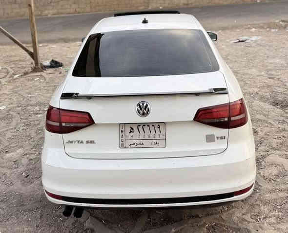 سلام عليكم 
جيتا 2016 SEL فول مواصفات 
مكينه 1.800 تيربو 
كير مكينه مكفولات 
داخل بيجي كشن تدفئه 
رادارات جانبي خلفي امامي 
ماسحات اوتو 
ليتات داينمك متحرك 
فتحت سقف 
ويل اصلي 17 تخم تاير جديد 
السياره عليها دعاميه GLI 
لد داخلي متحرك 14 قطعه 
حادث السياره هلال الجاملغ الخلفي او باب خلفيه مصبوغات  او بيها 3 قطع بارد بيها ايرباك فقط البرده اليمنه 
رقم بغداد مميز 
باقي السياره مكفول نقص السياره بس صدر امامي 
السعر 142 وبيها مجال 
مكان السياره بغداد الكرخ 
رقم ***********
