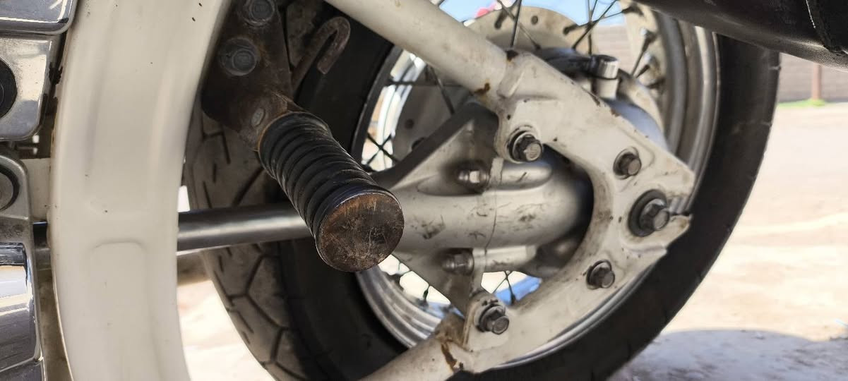 السلام عليكم البيع او مراوس بستوته نضيف/// هارلي دراك ستار
كاردن مو زنجيل 
محرك 400cc موديل 92 مكاني بيجي البوجواري ***********
